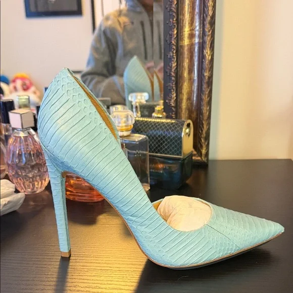L.A.M.B. Women's Aqua Textured Heels - Picture 2 of 6